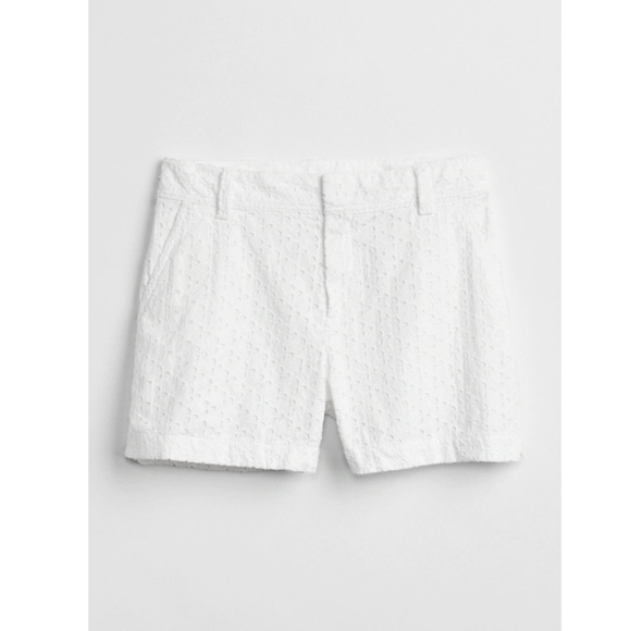 *SOLD* GAP DAINTY WHITE SHORTS - Picture 4 of 4